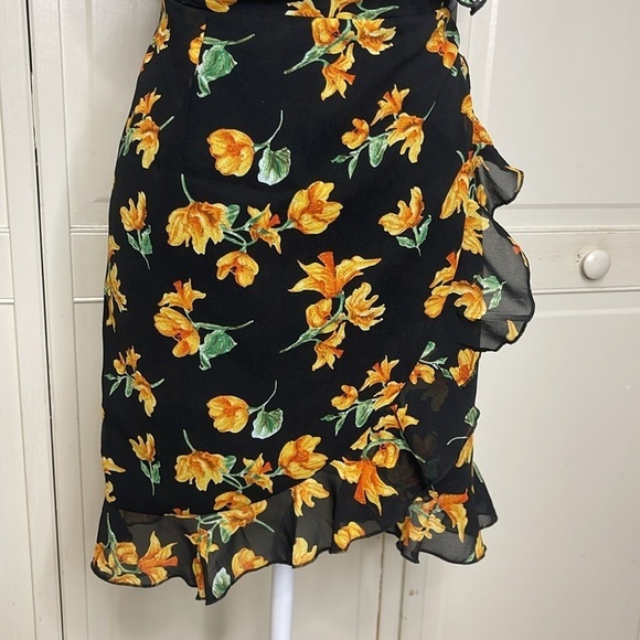 Topshop Women’s Black/Yellow Floral Wrap Mini Ruffle Dress Size 10 NWT - Picture 3 of 10